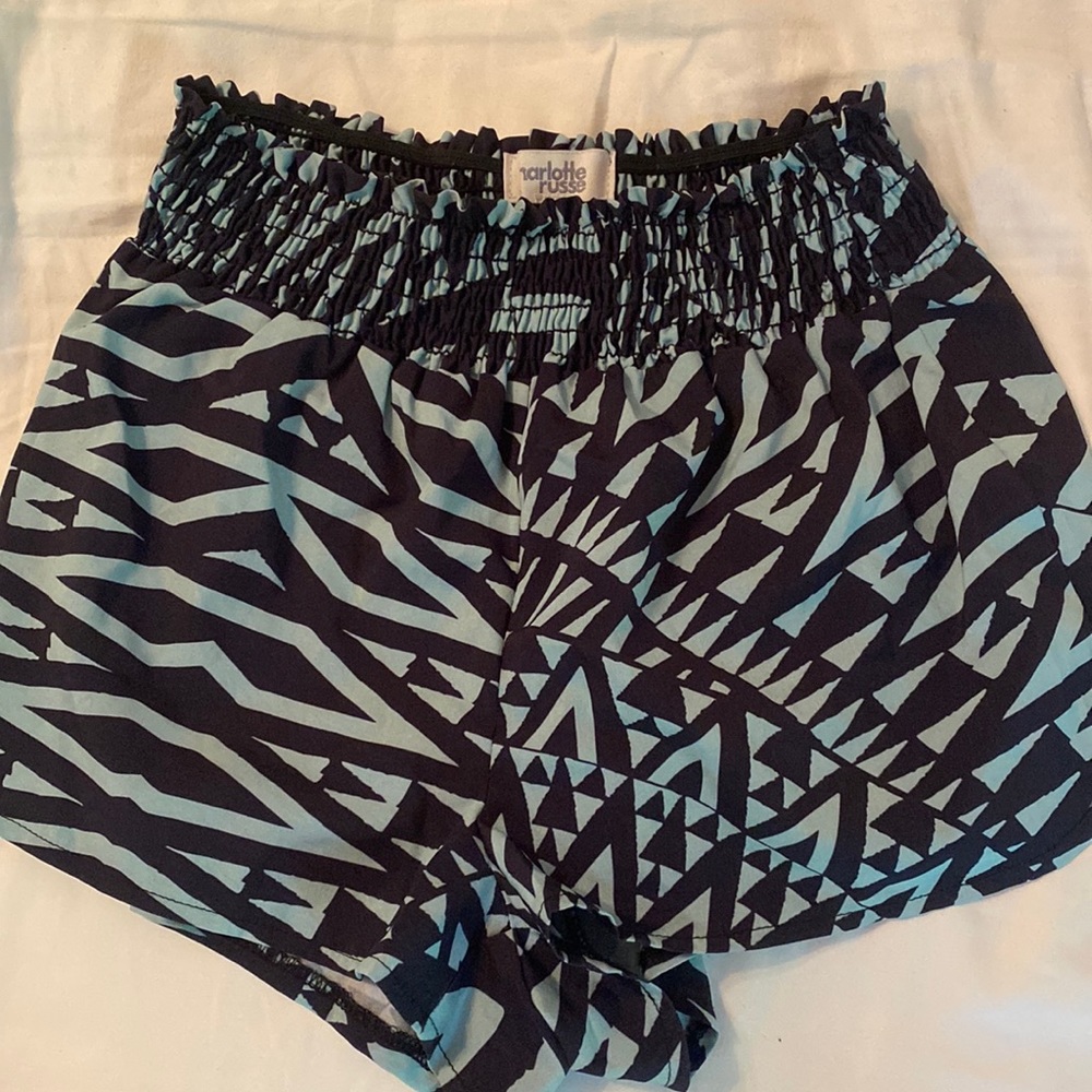Like New High rise printed shorts with elastic waist